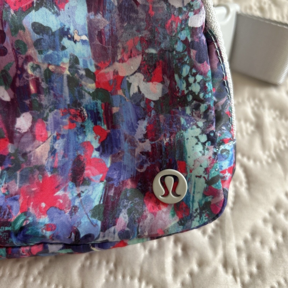 Lululemon Everywhere Belt Bag 1L Multi Color 7.5"x 2"x 5" Fanny Pack Unisex - Picture 3 of 8
